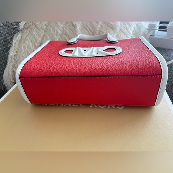 Michael Kors Gigi Spiced Coral Pebbled Leather Messenger Bag, Not Outlet - Picture 8 of 16